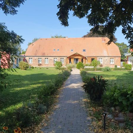 Hotelpension Pfarrhaus アルト・シュヴェリン エクステリア 写真