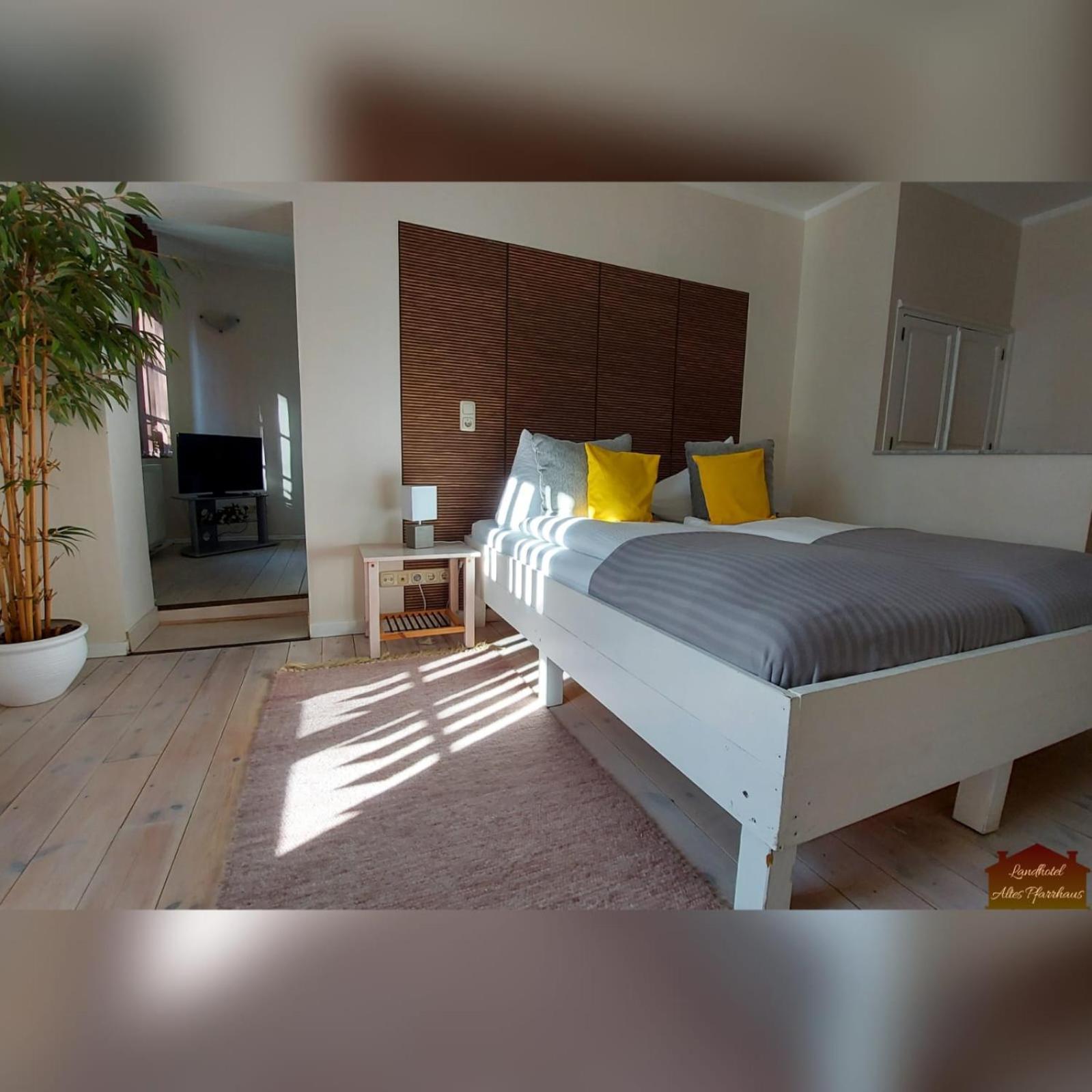 Hotelpension Pfarrhaus アルト・シュヴェリン エクステリア 写真