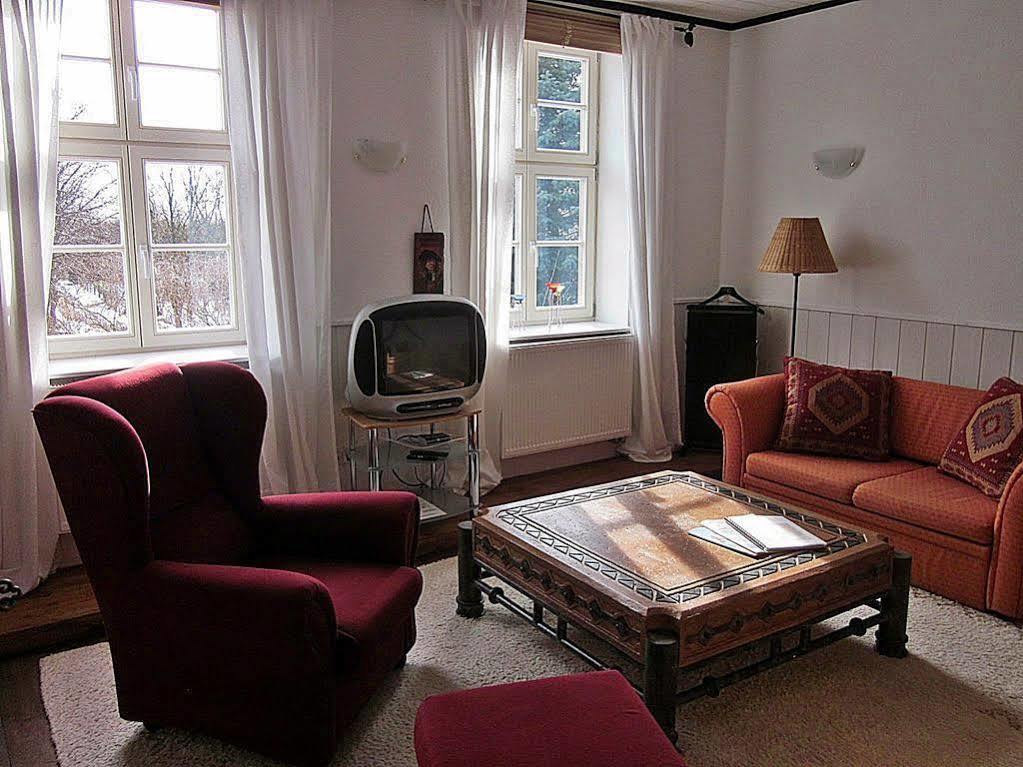Hotelpension Pfarrhaus アルト・シュヴェリン エクステリア 写真